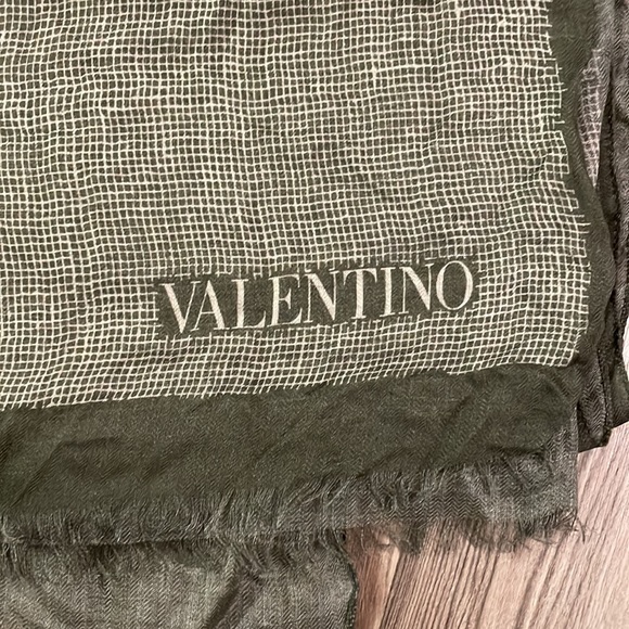 Valentino Scarf - Picture 2 of 4